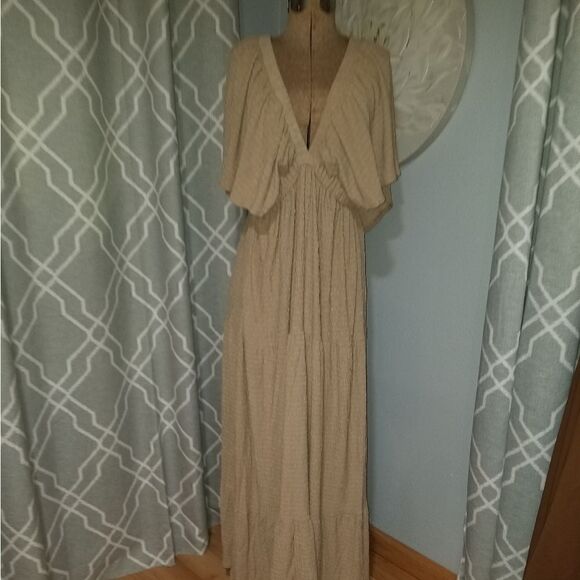 Summer V-Neck, Tiered Silhouette with Flutter Sleeves Maxi Dress - Picture 12 of 13